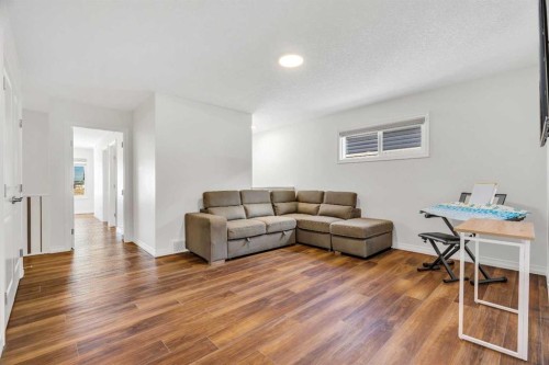 244 Lucas Way Nw, Calgary, AB - Indoor