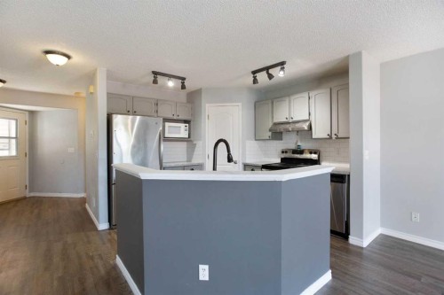 7269 Laguna Way Ne, Calgary, AB - Indoor Photo Showing Kitchen