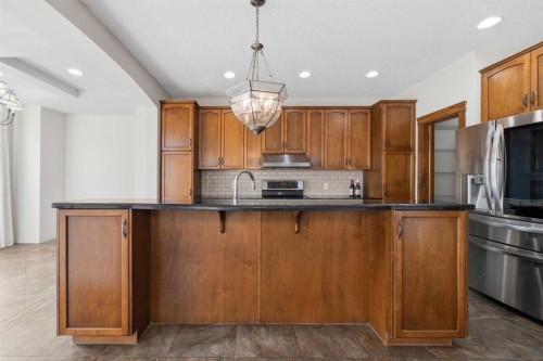 204 Eversyde Mews Sw, Calgary, AB - Indoor Photo Showing Kitchen