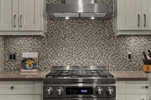 418 Riva Heights, Canmore, AB - Indoor Photo Showing Kitchen With Upgraded Kitchen