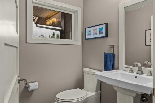 418 Riva Heights, Canmore, AB - Indoor Photo Showing Bathroom