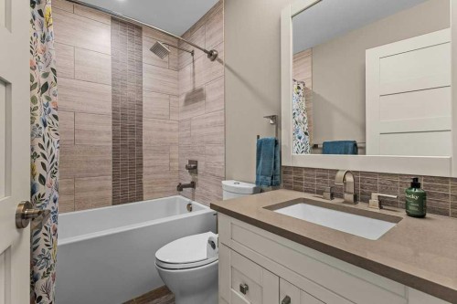 418 Riva Heights, Canmore, AB - Indoor Photo Showing Bathroom