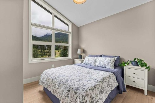418 Riva Heights, Canmore, AB - Indoor Photo Showing Bedroom