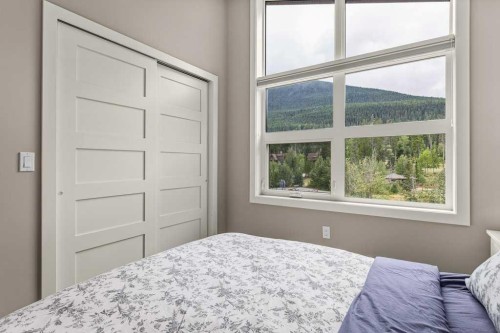 418 Riva Heights, Canmore, AB - Indoor Photo Showing Bedroom
