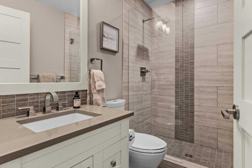 418 Riva Heights, Canmore, AB - Indoor Photo Showing Bathroom