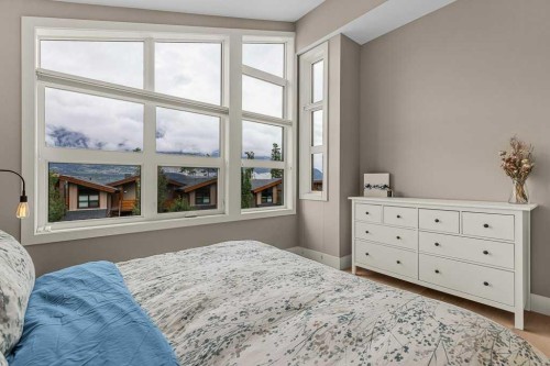 418 Riva Heights, Canmore, AB - Indoor Photo Showing Bedroom