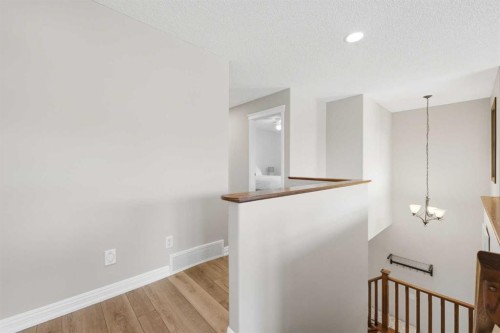 274 Autumn Circle Se, Calgary, AB - Indoor Photo Showing Other Room