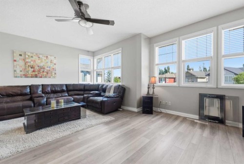 274 Autumn Circle Se, Calgary, AB - Indoor Photo Showing Living Room