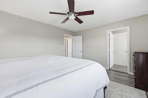 274 Autumn Circle Se, Calgary, AB - Indoor Photo Showing Bedroom