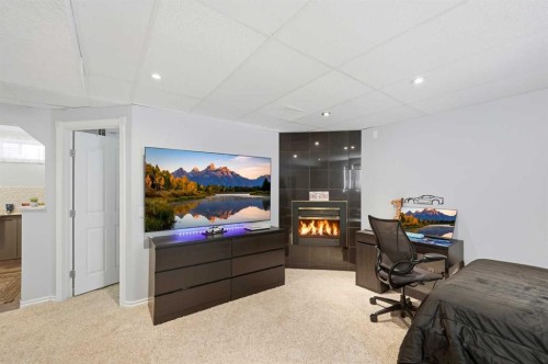 46 Citadel Meadow Crescent Nw, Calgary, AB - Indoor Photo Showing Bedroom