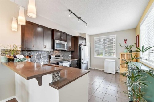 51 Evansview Gardens Nw, Calgary, AB - Indoor Photo Showing Kitchen