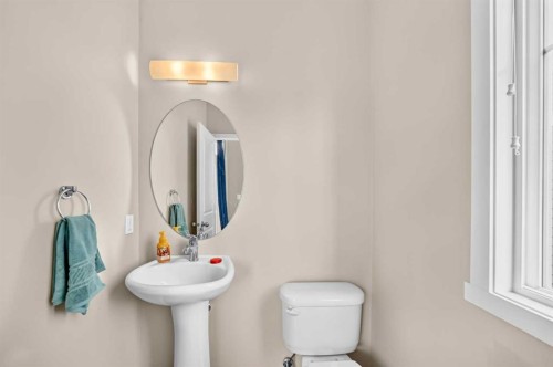 51 Evansview Gardens Nw, Calgary, AB - Indoor Photo Showing Bathroom