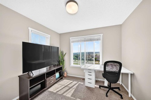 51 Evansview Gardens Nw, Calgary, AB - Indoor Photo Showing Other Room