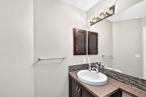 51 Evansview Gardens Nw, Calgary, AB - Indoor Photo Showing Bathroom