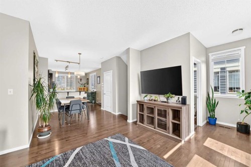 51 Evansview Gardens Nw, Calgary, AB - Indoor Photo Showing Living Room