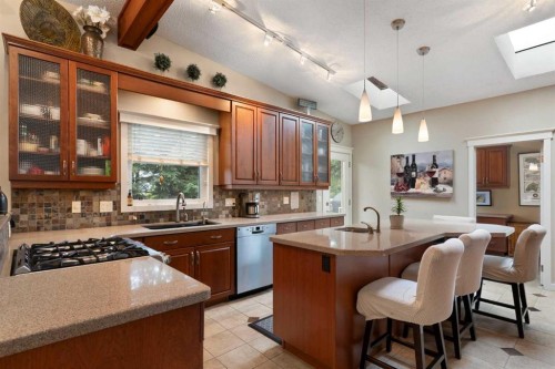 43 Cromwell Avenue Nw, Calgary, AB 