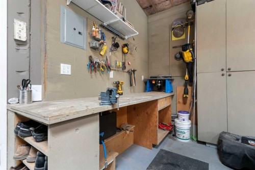 43 Cromwell Avenue Nw, Calgary, AB 