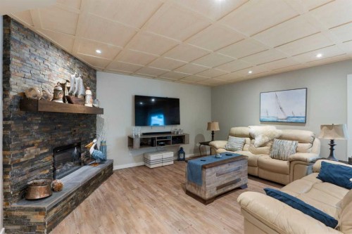43 Cromwell Avenue Nw, Calgary, AB 