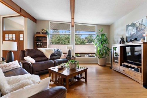 43 Cromwell Avenue Nw, Calgary, AB 
