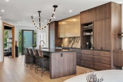 2231 26 Street SW Calgary, AB T3E 2A4