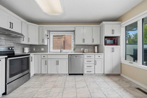 36 Shannon Circle Sw, Calgary, AB - Indoor Photo Showing Kitchen