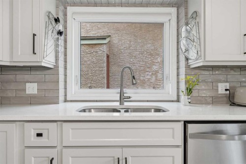36 Shannon Circle Sw, Calgary, AB - Indoor Photo Showing Kitchen With Double Sink