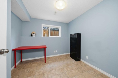 36 Shannon Circle Sw, Calgary, AB - Indoor Photo Showing Other Room