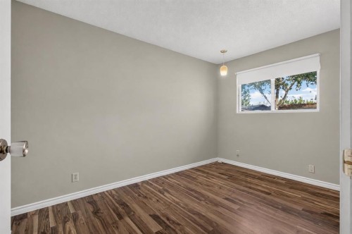 440 Ogden Drive Se, Calgary, AB - Indoor Photo Showing Other Room