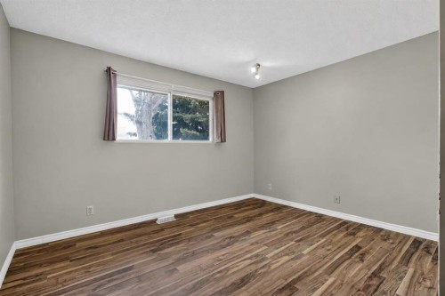 440 Ogden Drive Se, Calgary, AB - Indoor Photo Showing Other Room