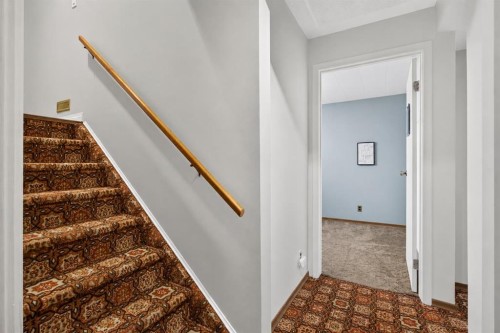 440 Ogden Drive Se, Calgary, AB - Indoor Photo Showing Other Room