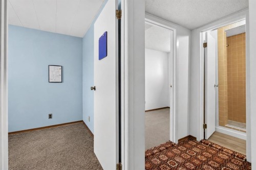 440 Ogden Drive Se, Calgary, AB - Indoor Photo Showing Other Room