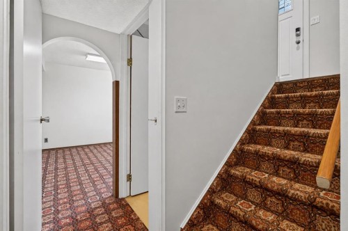 440 Ogden Drive Se, Calgary, AB - Indoor Photo Showing Other Room