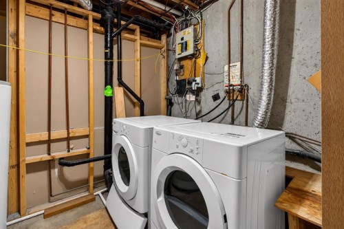 440 Ogden Drive Se, Calgary, AB - Indoor Photo Showing Laundry Room
