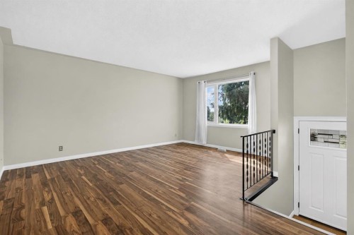 440 Ogden Drive Se, Calgary, AB - Indoor Photo Showing Other Room