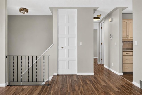 440 Ogden Drive Se, Calgary, AB - Indoor Photo Showing Other Room