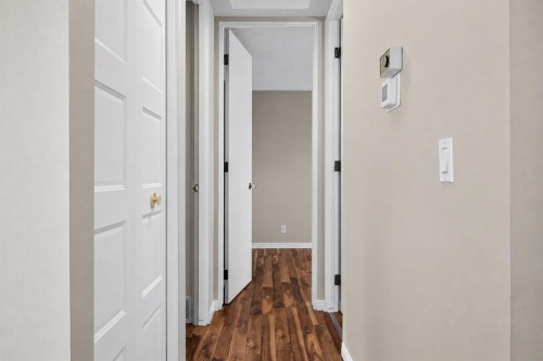 440 Ogden Drive Se, Calgary, AB - Indoor Photo Showing Other Room