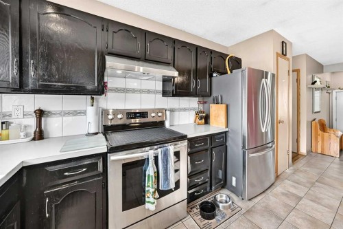 6432 Rundlehorn Drive Ne, Calgary, AB - Indoor Photo Showing Kitchen