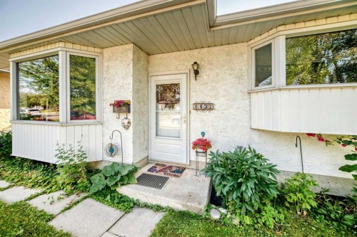 6432 Rundlehorn Drive Ne, Calgary, AB - Outdoor