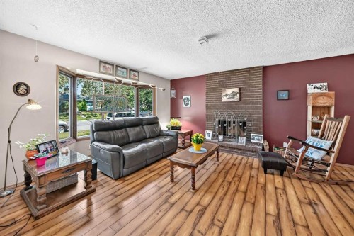 6432 Rundlehorn Drive Ne, Calgary, AB - Indoor Photo Showing Living Room