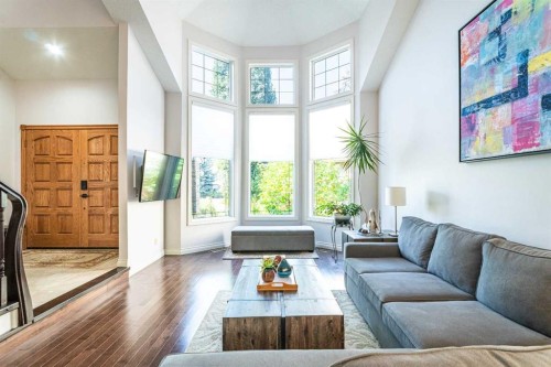 307 Woodhaven Bay Sw, Calgary, AB - Indoor Photo Showing Living Room