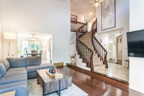 307 Woodhaven Bay Sw, Calgary, AB - Indoor Photo Showing Living Room