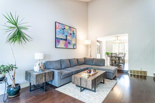 307 Woodhaven Bay Sw, Calgary, AB - Indoor Photo Showing Living Room