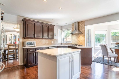 307 Woodhaven Bay Sw, Calgary, AB - Indoor Photo Showing Kitchen With Upgraded Kitchen