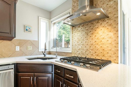307 Woodhaven Bay Sw, Calgary, AB - Indoor Photo Showing Kitchen