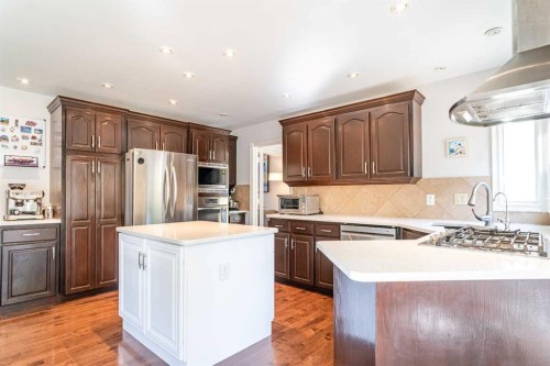 307 Woodhaven Bay Sw, Calgary, AB - Indoor Photo Showing Kitchen With Upgraded Kitchen