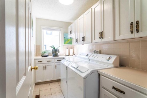 307 Woodhaven Bay Sw, Calgary, AB - Indoor Photo Showing Laundry Room