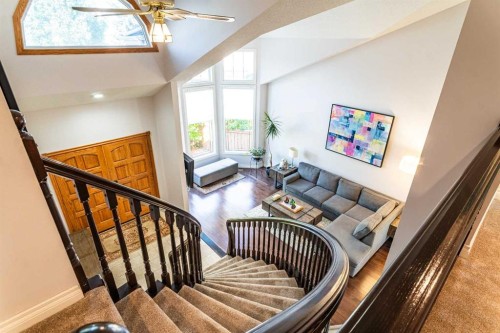 307 Woodhaven Bay Sw, Calgary, AB - Indoor Photo Showing Other Room