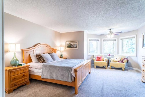 307 Woodhaven Bay Sw, Calgary, AB - Indoor Photo Showing Bedroom