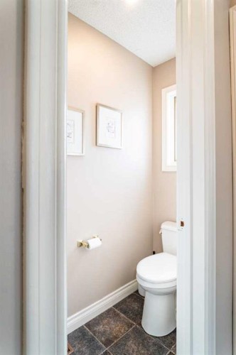 307 Woodhaven Bay Sw, Calgary, AB - Indoor Photo Showing Bathroom