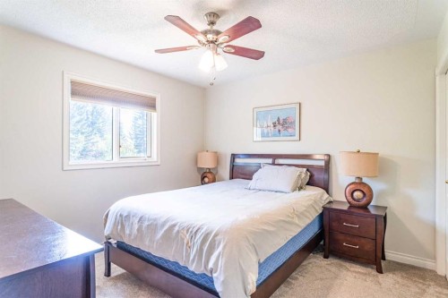 307 Woodhaven Bay Sw, Calgary, AB - Indoor Photo Showing Bedroom